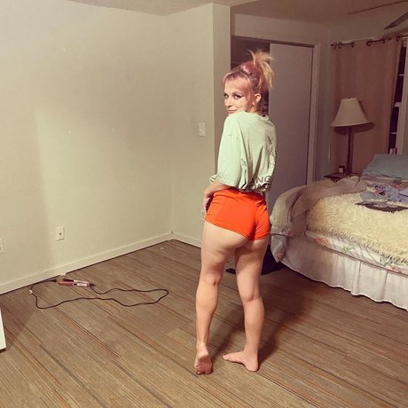 Bonnie Grace erotic actress img
