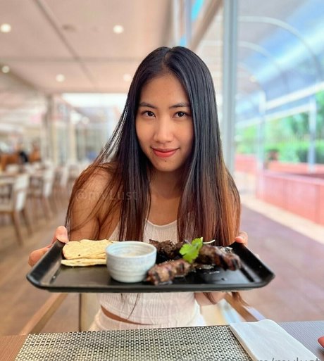 mvlust model sexy img