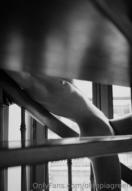 olimpiagreen adult model img