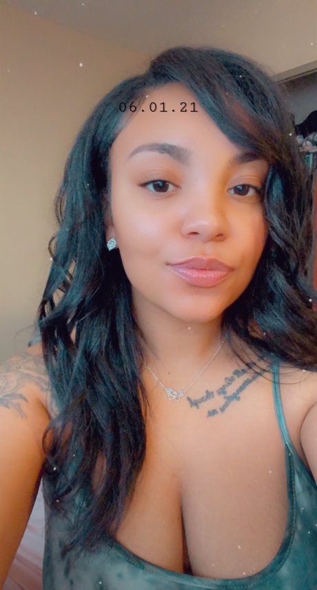 Pre s Nichole free model image