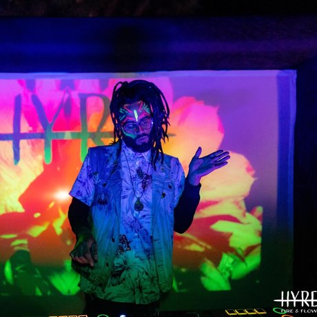 PineappleFlow nude model image