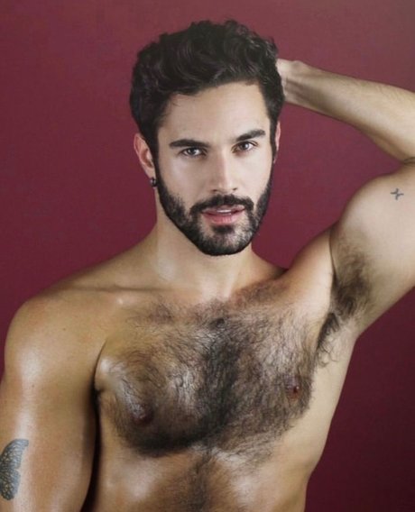 Ot vio Moraes model hot img