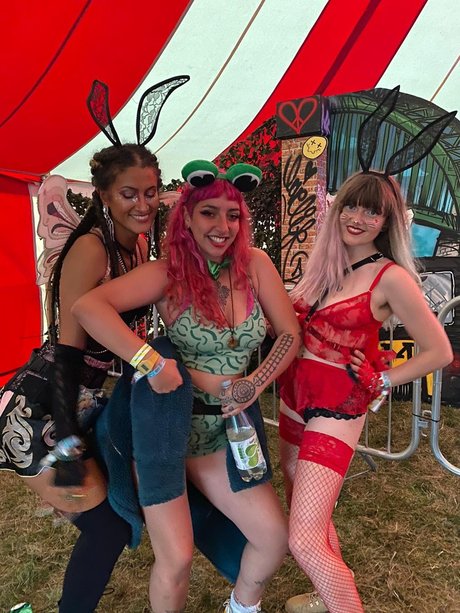 _The Naughty Fairies_ pornstar nude picture