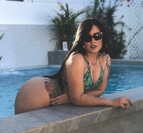 clothed onlyfans nude picture