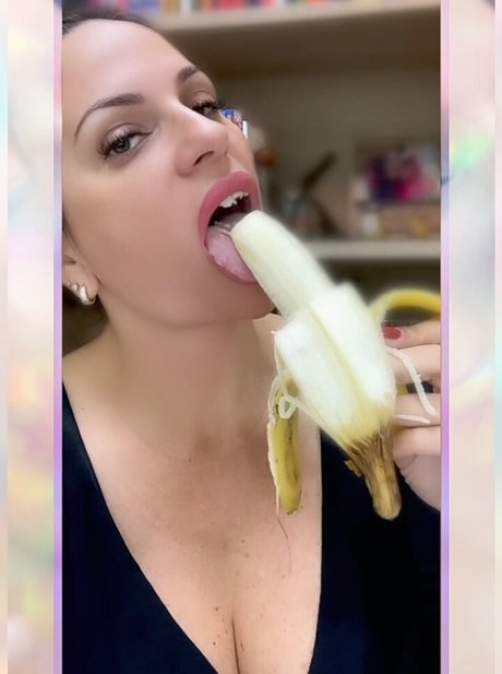 Roberta Bastos model hot img