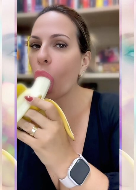 Roberta Bastos model hot image