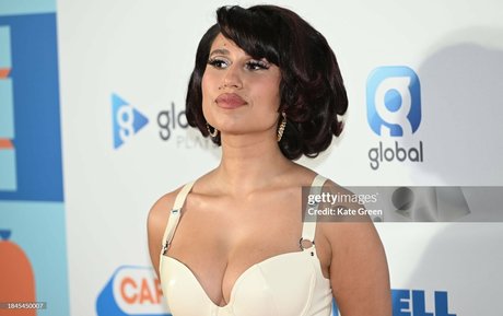 Raye pornstar hd img