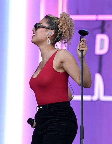 Raye beautiful pornstar pics
