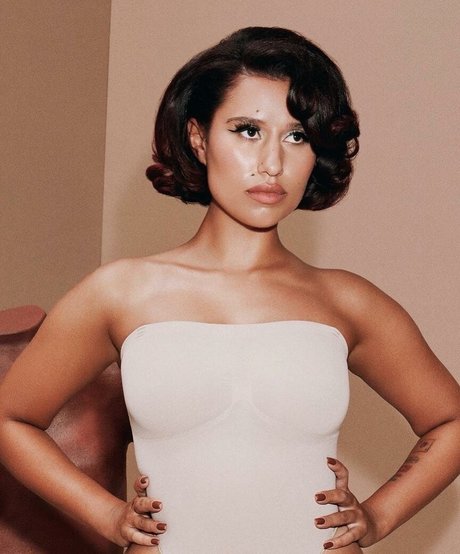 Raye model naked pictures