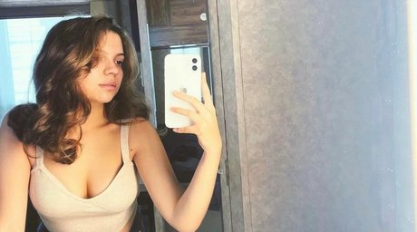Cree Cicchino pretty model image