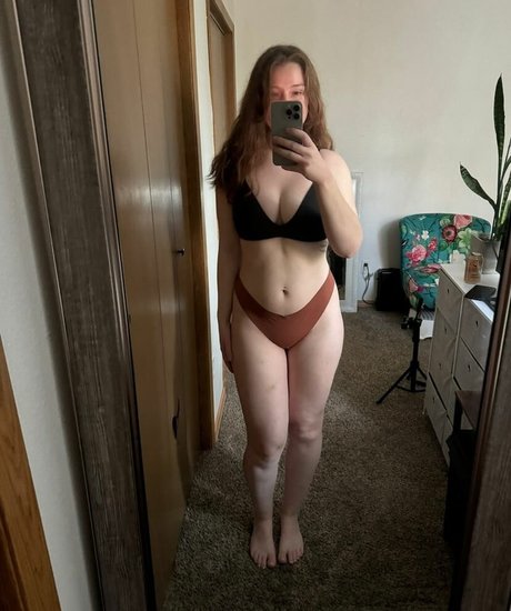 Adorablelilli star erotic gallery