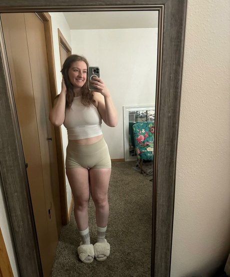 Adorablelilli model sex photo