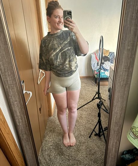 Adorablelilli pornstar nude picture