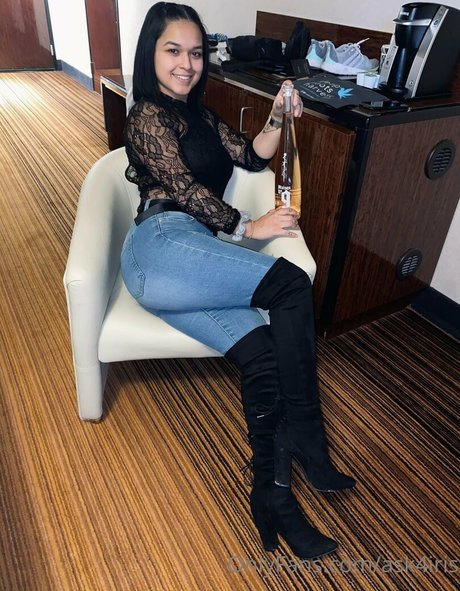 sucking cock onlyfans hot nude image