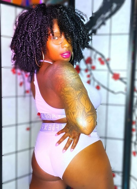 tink tynk sexy model picture