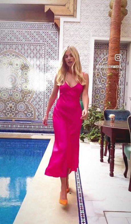 Danni Wells pornstar hot galleries