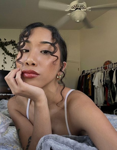 uluvzella model erotic pictures