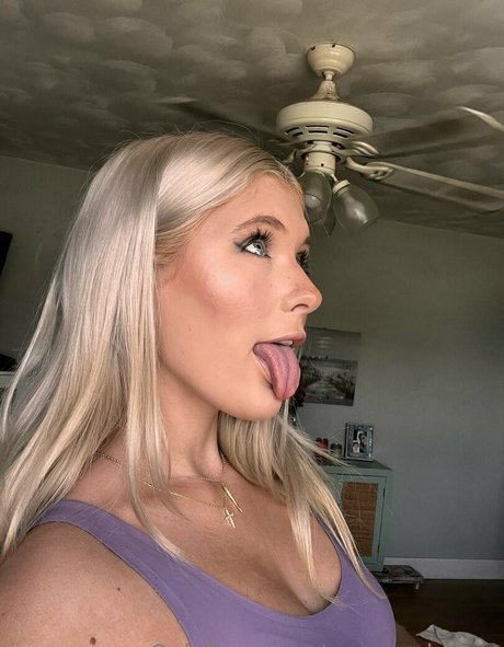 Savannahwray naked star img