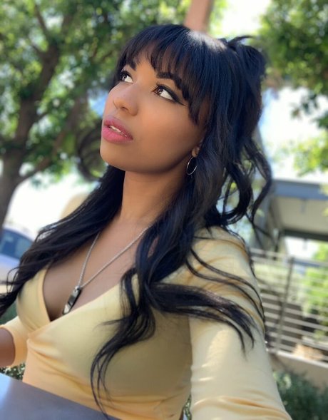 Mica Burton pretty pornstar images
