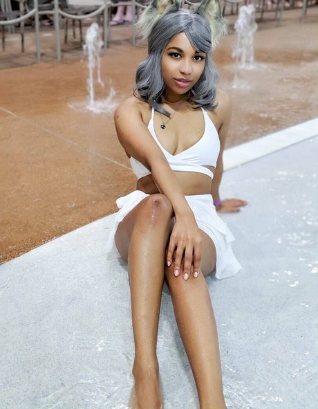 Mica Burton exclusive model picture