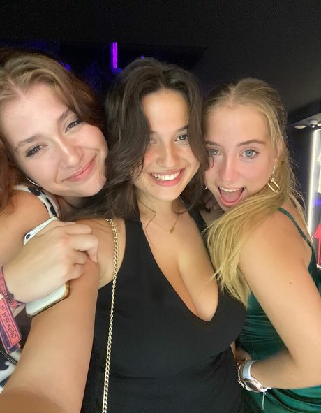 supermire free model picture