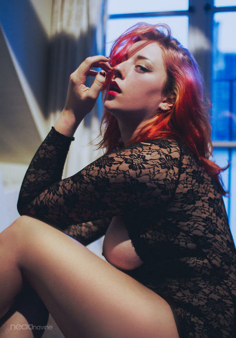 Necianavine model sexy picture