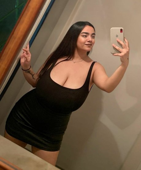 i m z a r a hot star pictures