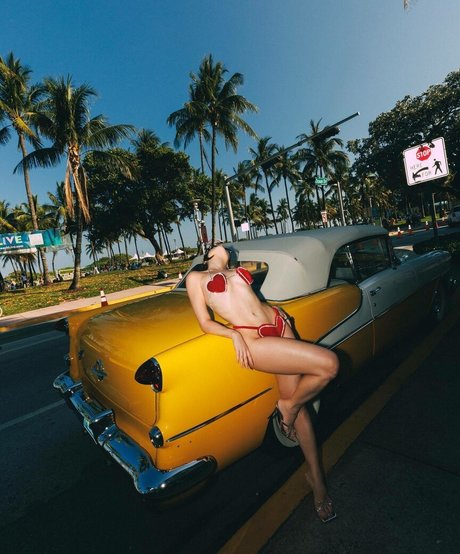 GKay sexy model photo