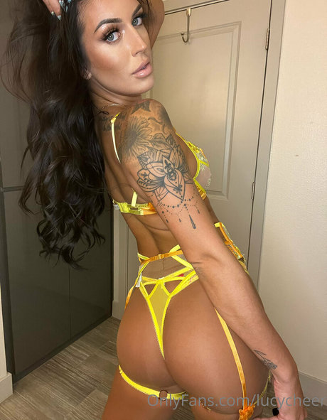 lucymomma model nude pics