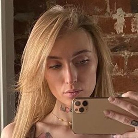 prekvrti nude star gallery