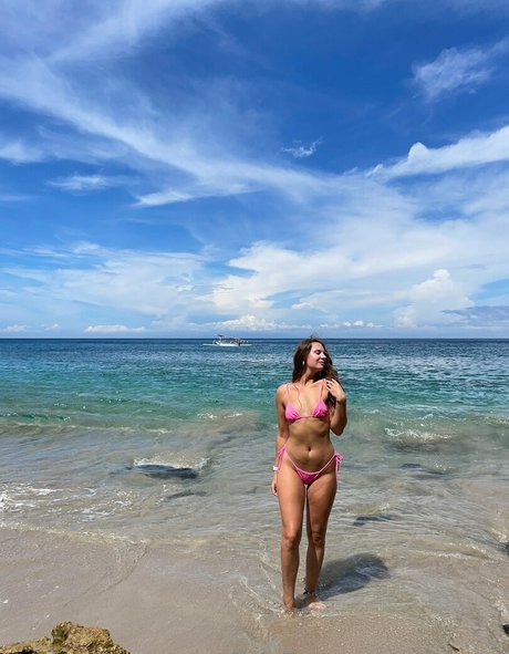 curvy blonde onlyfans top image