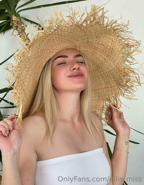 ellie miss nude star img