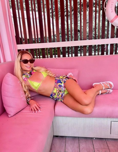 tall milf onlyfans art nude pic