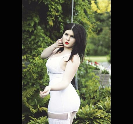 Anna Bernadi hot actress img