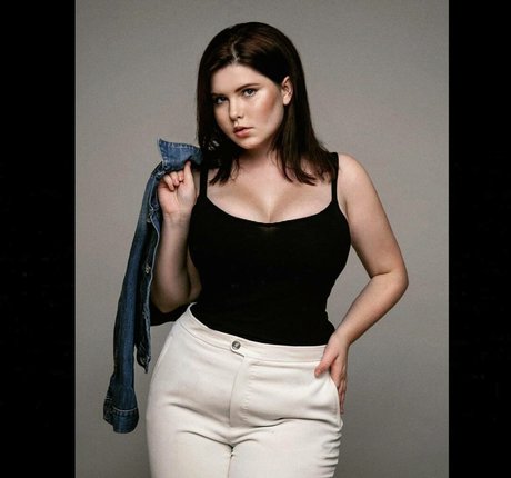 Anna Bernadi porn model photos