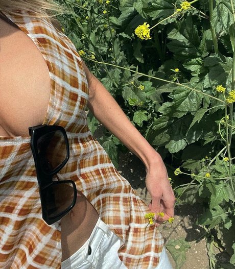 Charlotte McKinney pornstar exclusive pic