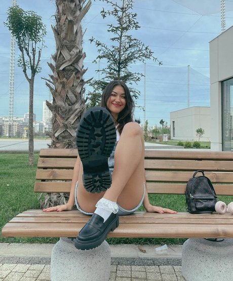 lesbian feet onlyfans pretty img