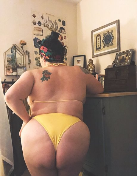 beautiful face onlyfans porn image