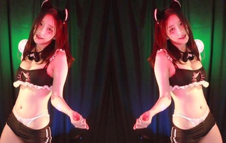 magenta62 model free photos