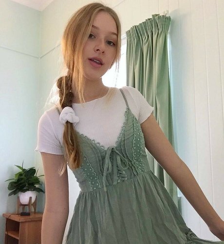 Diddly ASMR exclusive star pics
