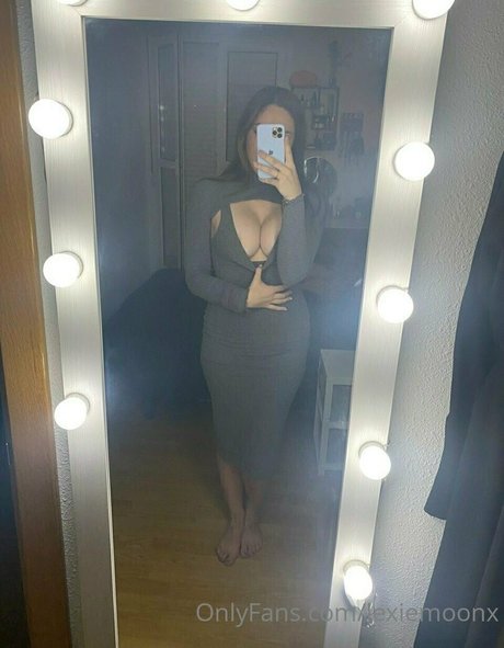 lexiemoonx sexy pornstar photo