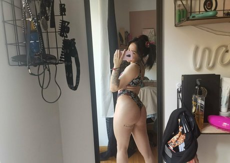 lexiemoonx pornographic model pic