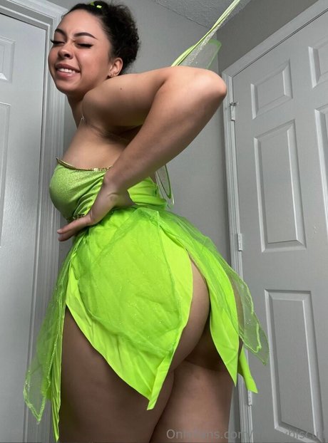 Arielle Tara pornographic model pic