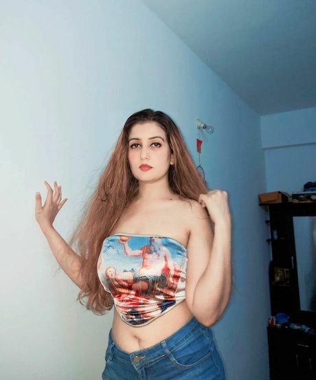 Aniza Hazel pretty model pics