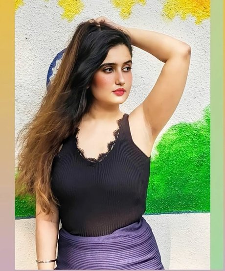 Aniza Hazel sexy model pics