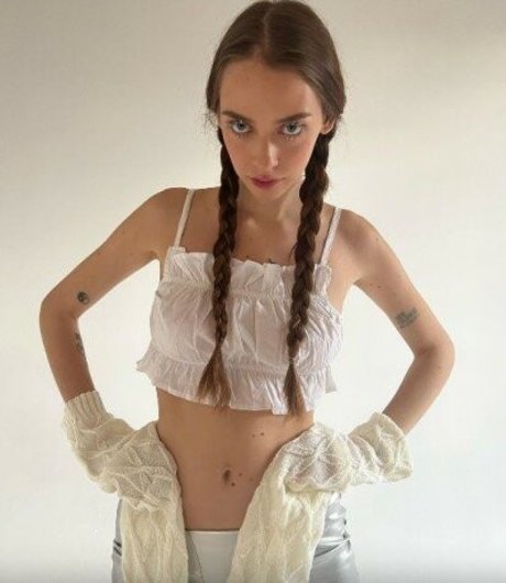 fraukrauze high quality model image