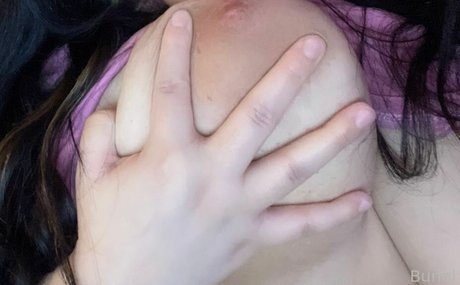 StrawbewwyMilf model nudes picture