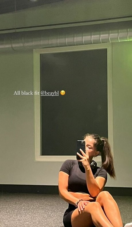 Mezdha Afzali pornstar sex photo