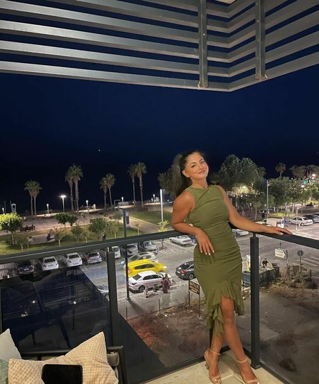 Mezdha Afzali nudes star images