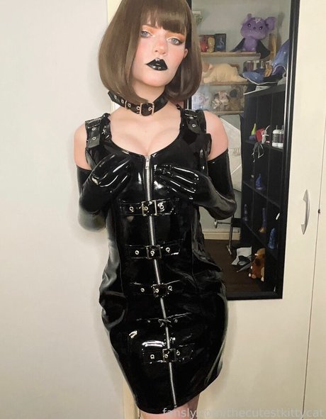 kitty wife onlyfans sexy nude photo